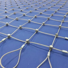 Сетка нержавеющая тросовая с параллельным узловым креплением и квадратной ячейкой Н9 7х7 AISI 316 20х20х1 мм